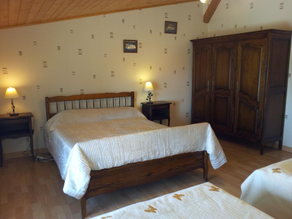 Bed and Breakfast La Croix De Bois Jayat Zimmer foto