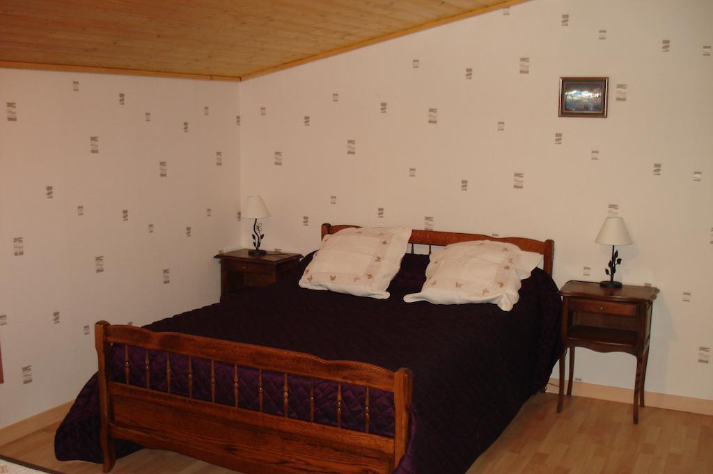 Bed and Breakfast La Croix De Bois Jayat Zimmer foto